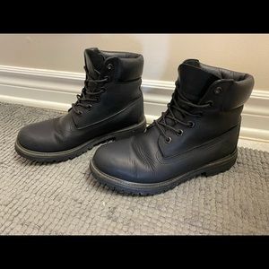 8.5 women’s or 7 men’s timberlands